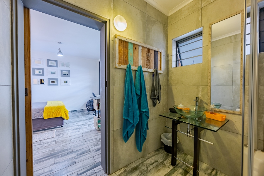 6 Bedroom Property for Sale in Flamingo Vlei Western Cape